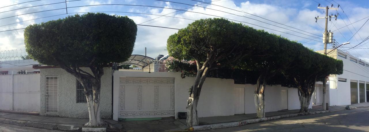 Suites El Retiro 图斯特拉古铁雷斯 外观 照片