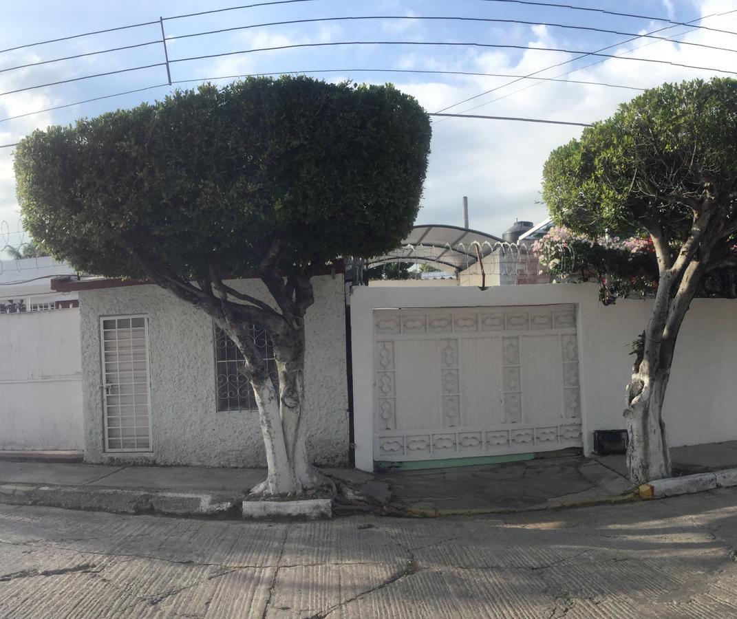 Suites El Retiro 图斯特拉古铁雷斯 外观 照片
